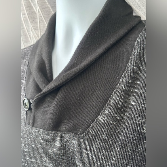 Old Navy Collared Sweater w/Single Button Closure @ Collar Black/Grey, Mens Med. - Picture 5 of 11
